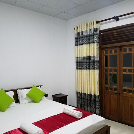 Yashumi Homestay Дамбула Екстериор снимка