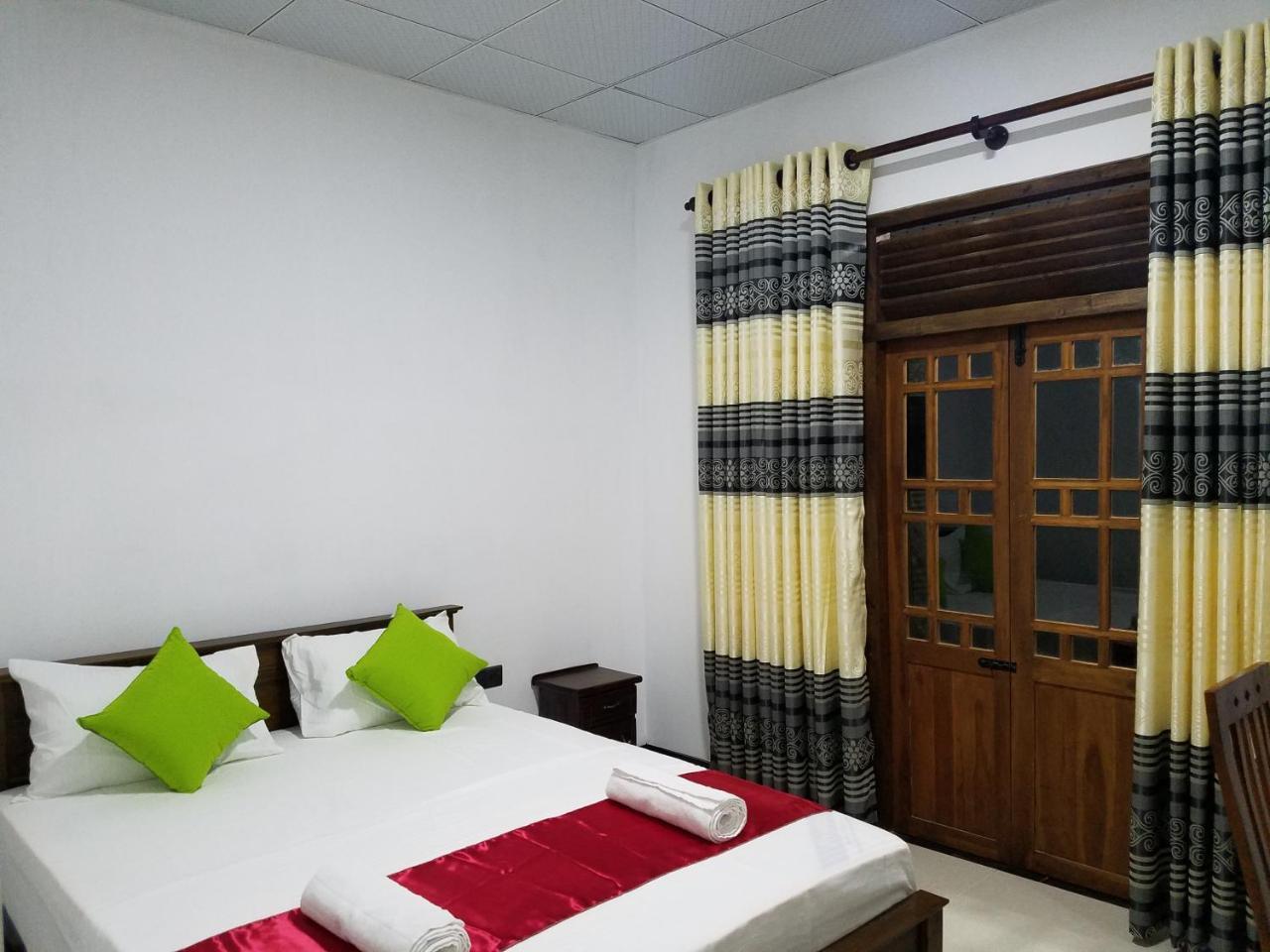 Yashumi Homestay Дамбула Екстериор снимка