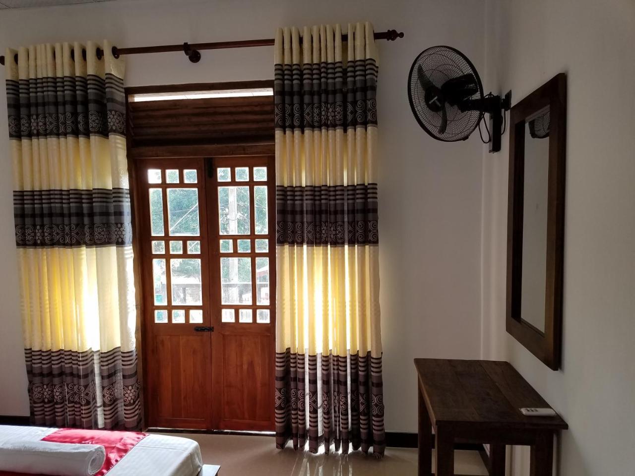 Yashumi Homestay Дамбула Екстериор снимка